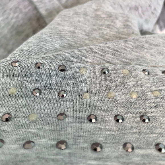 Express‎ Women's Size Small Gray V-Neck 3/4 Sleeve Tee - Picture 3 of 5